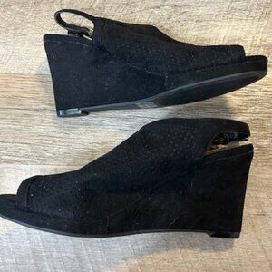 New NEW DIRECTIONS Black Suede Wedge Shoes Peep Toe - Size 7